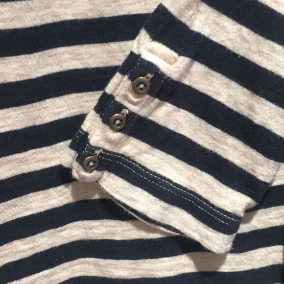 3/$15 Lucky Brand 3/4 Tee - Picture 3 of 5